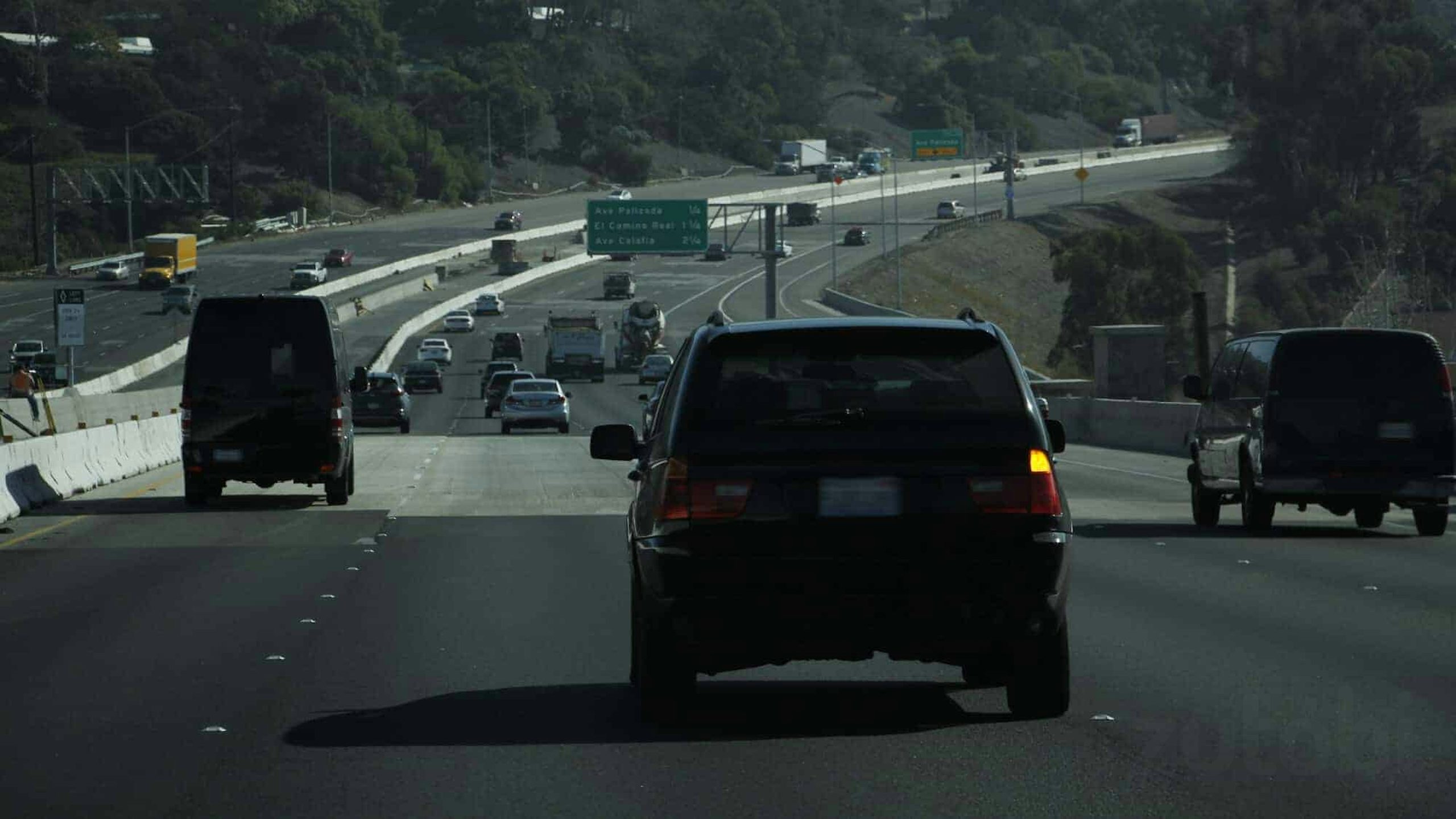 vehicle using turn signals before changing lanes